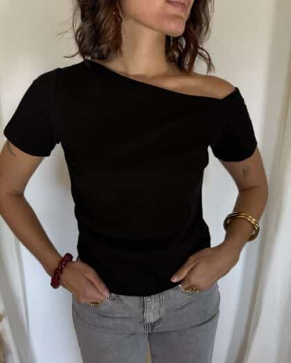 T-shirt asymétrique noir - CLARA